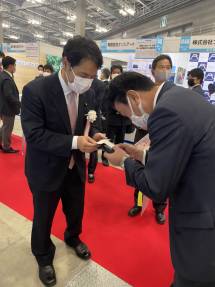 経済産業省　岩田政務官に３D計測についてご紹介しました！